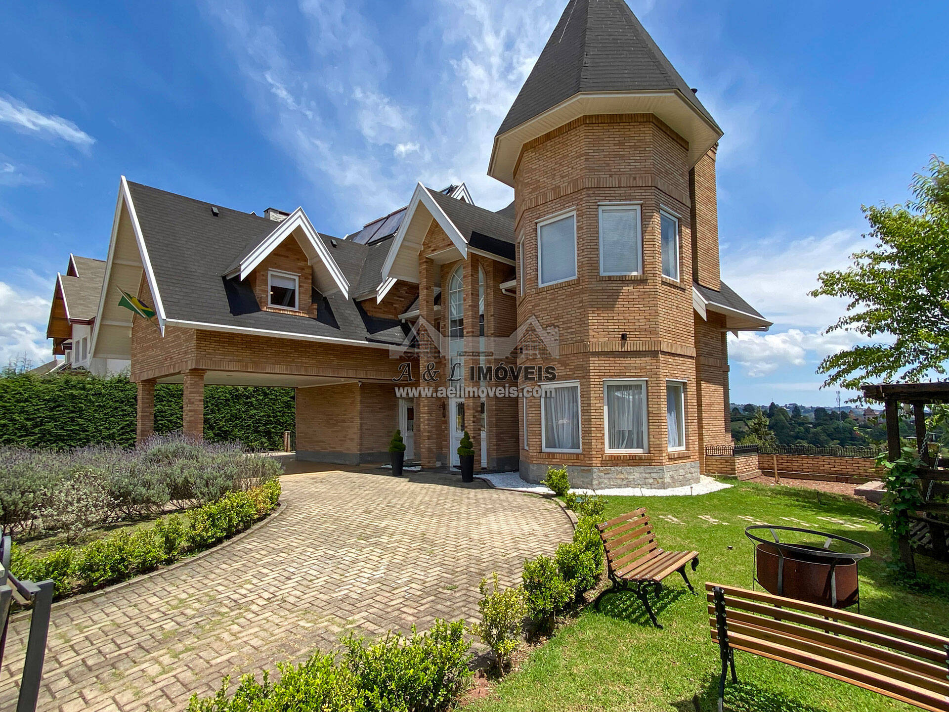 Casa à venda em Campos do Jordão – Excepcional imóvel com 04