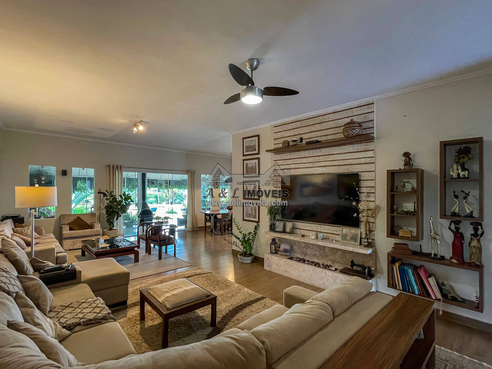 Casa de Condomínio à venda com 3 quartos, 500m² - Foto 1