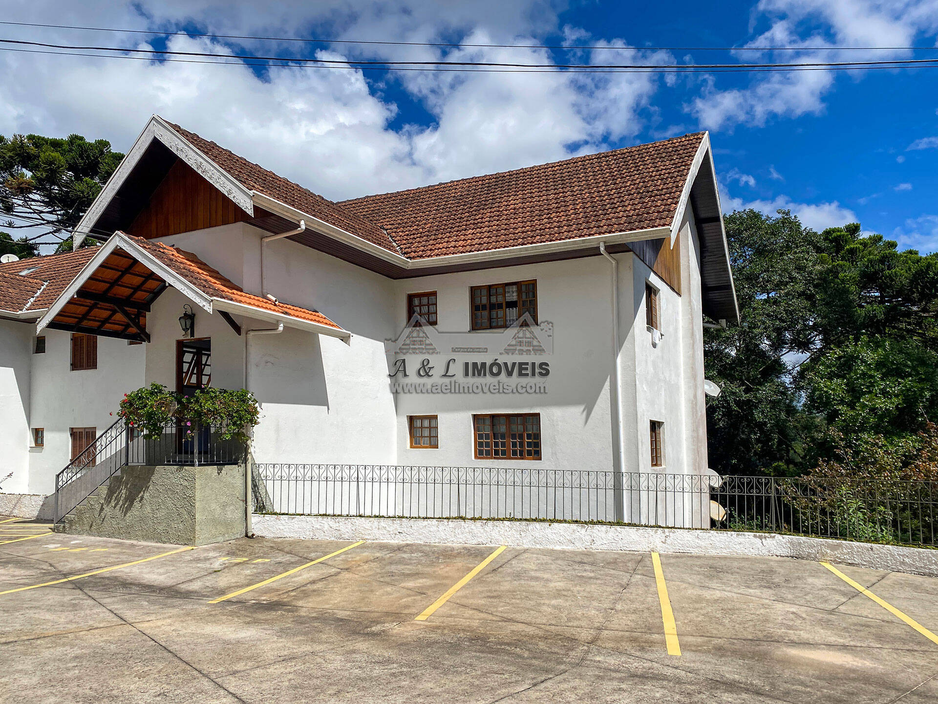 Apartamento à venda com 3 quartos, 106m² - Foto 2