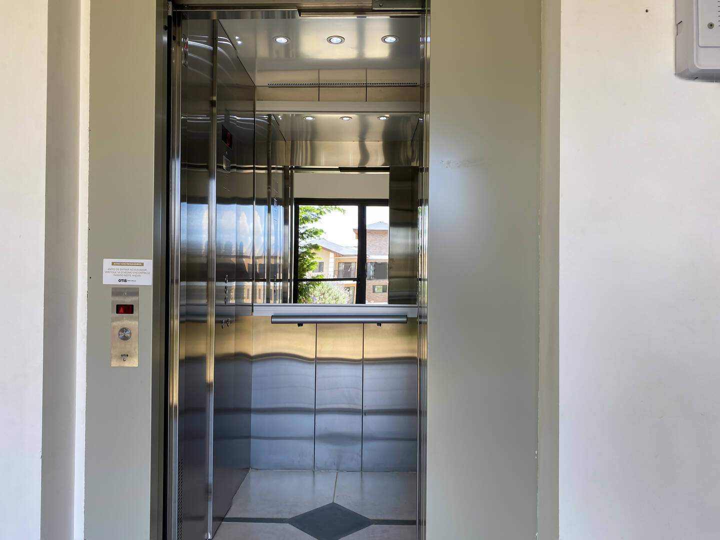 Apartamento à venda com 2 quartos, 58m² - Foto 2