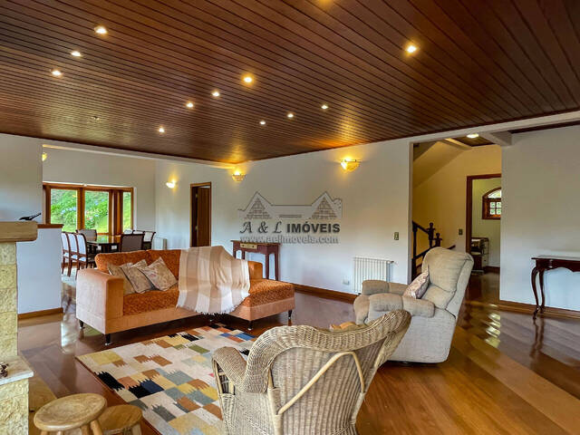 #329 - Casa para Venda em Campos do Jordão - SP